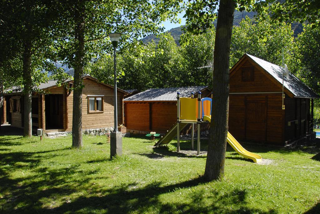 Bungalows Nou Camping La Guingueta D'Aneu Exterior foto